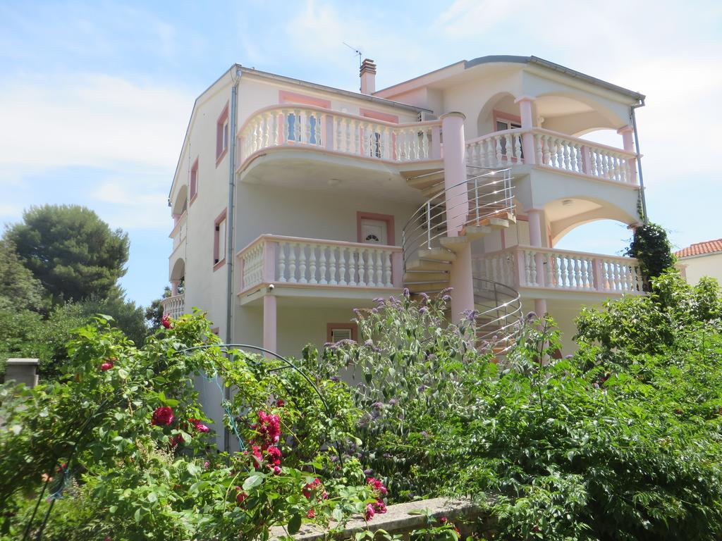 Gardenia Apartments Pakoštane Εξωτερικό φωτογραφία