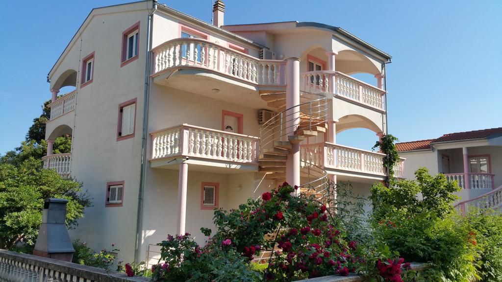 Gardenia Apartments Pakoštane Εξωτερικό φωτογραφία